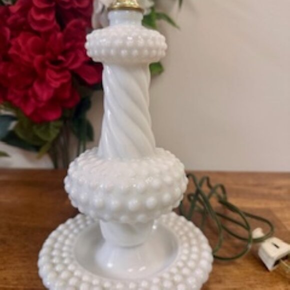 Vintage Milk Glass Hobnail Lamp –‎ Twisted Base Table Light Tested Working - Picture 2 of 6